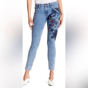 NWOT Alice and Olivia Embroidered Jeans